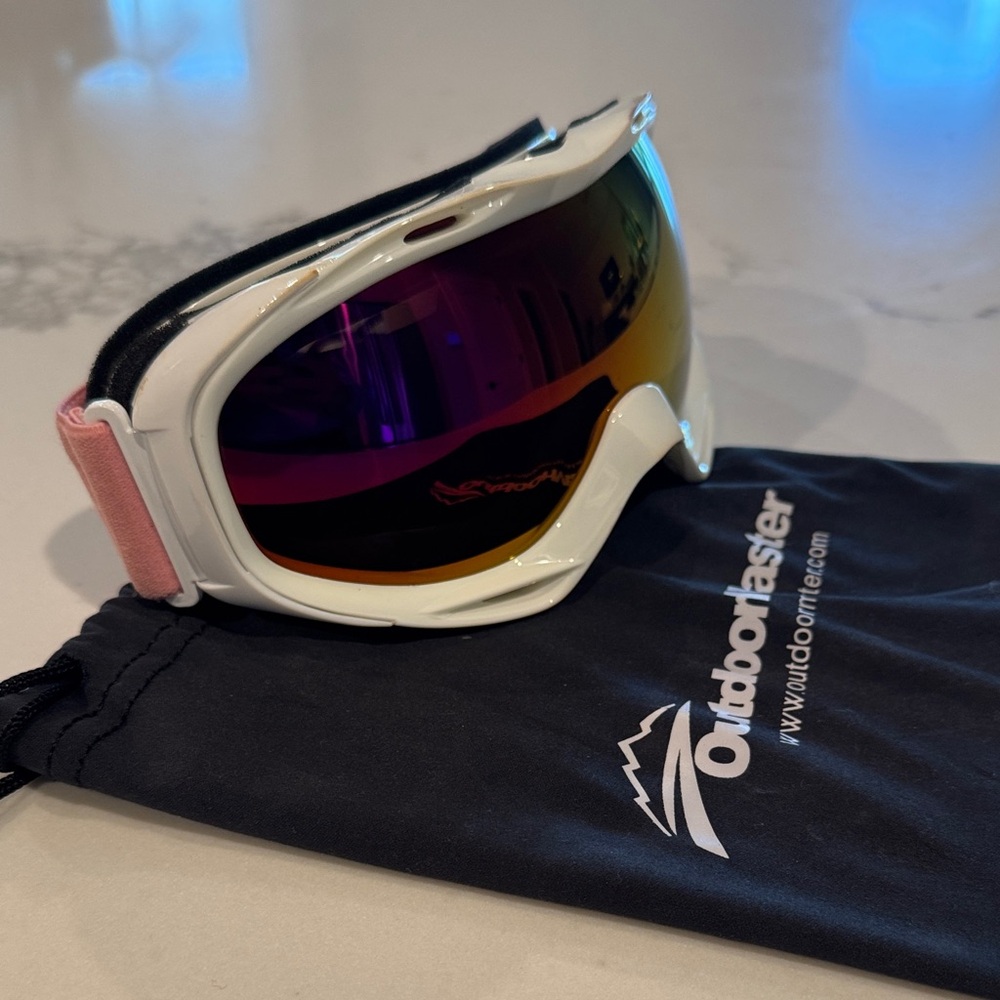 OutdoorMaster White and Pink Ski Goggles
